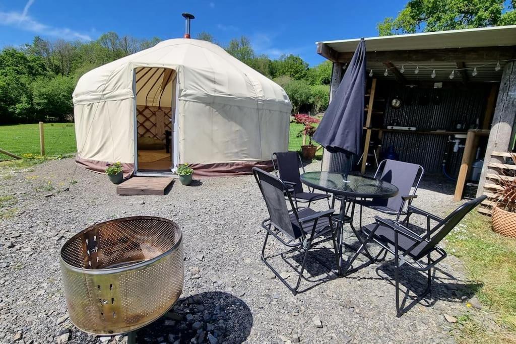 Bronfelen Yurt Hotel Cynghordy Exterior photo